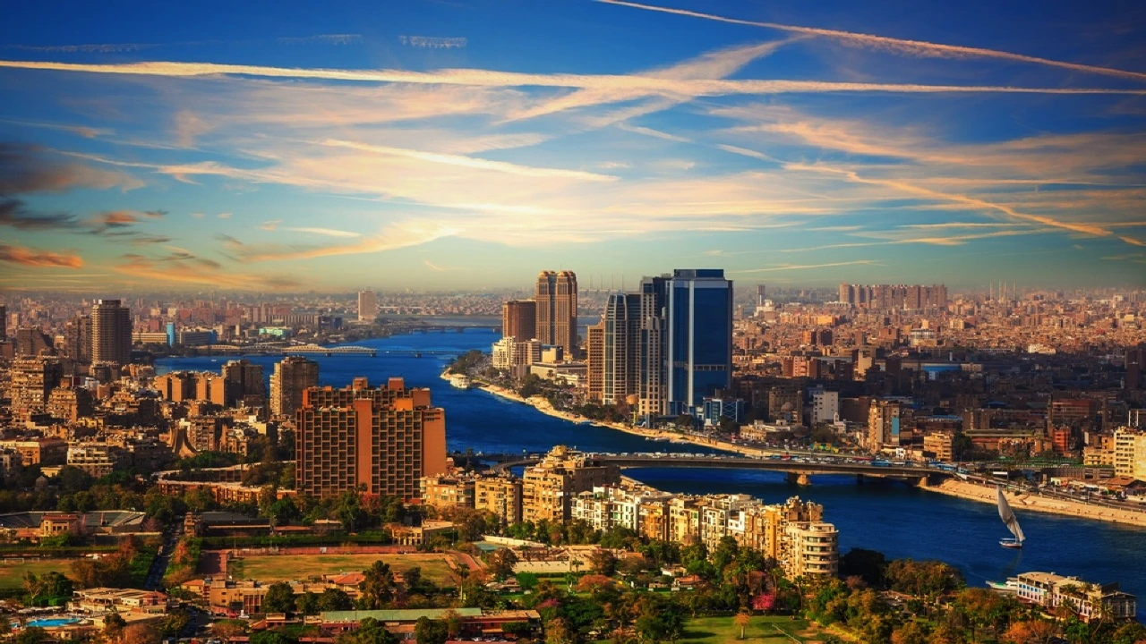 تحركات مصرية لمواجهة تخارج الأجانب عقب خسارة الجنيه 83 قرشاً من قيمته